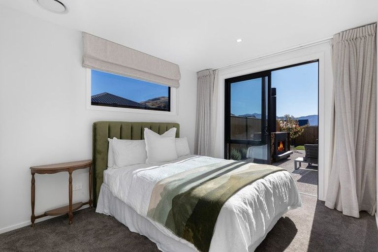 Photo of property in 32 Plough Street, Jacks Point, 9371