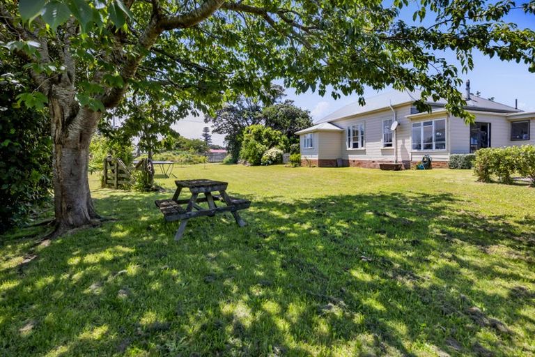 Photo of property in 207 Egmont Street, Patea, 4520