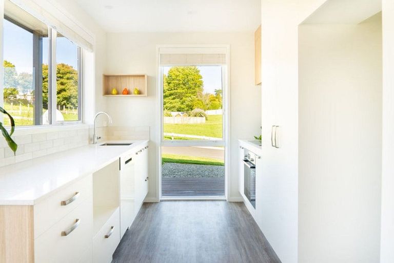 Photo of property in 47a Western Avenue, Omokoroa, 3114