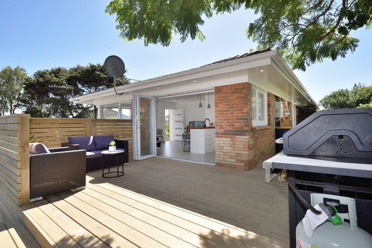 Photo of property in 2/40a Blakeborough Drive, Forrest Hill, Auckland, 0620