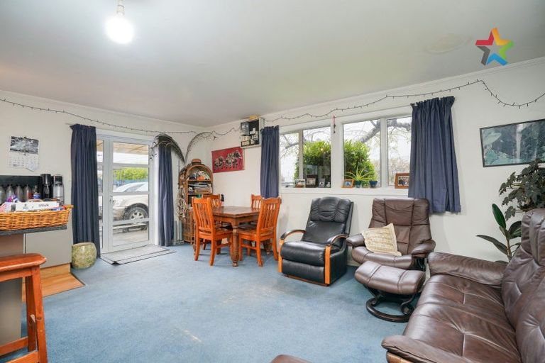 Photo of property in 30 Kilmarnock Street, Wallacetown, 9816