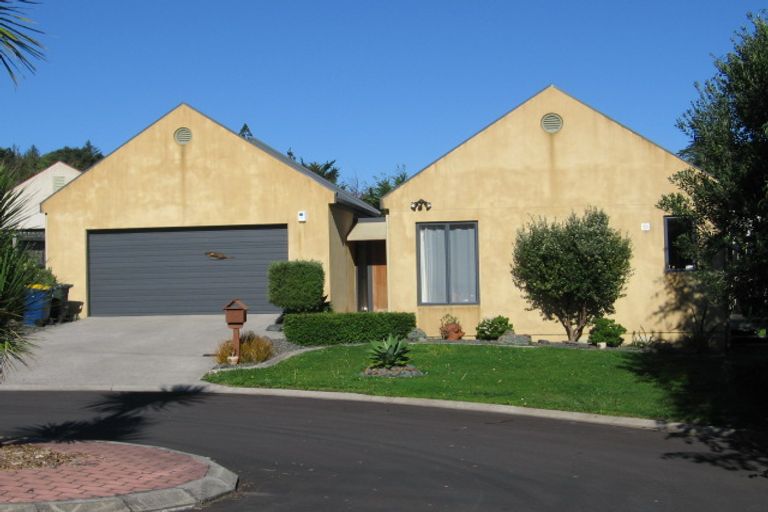 Photo of property in 16 View Ridge Drive, Ranui, Auckland, 0612