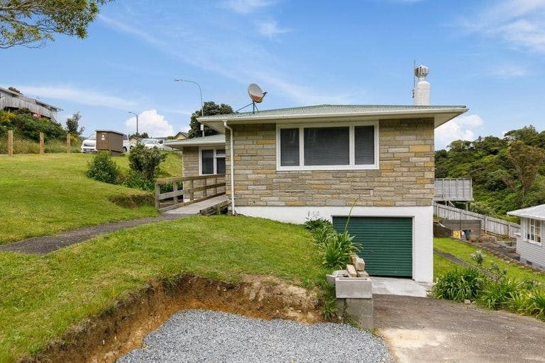 Photo of property in 80 Dowse Drive, Maungaraki, Lower Hutt, 5010