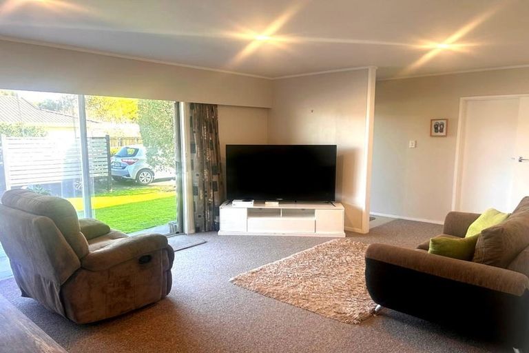 Photo of property in 1/126 Clevedon Road, Papakura, 2110