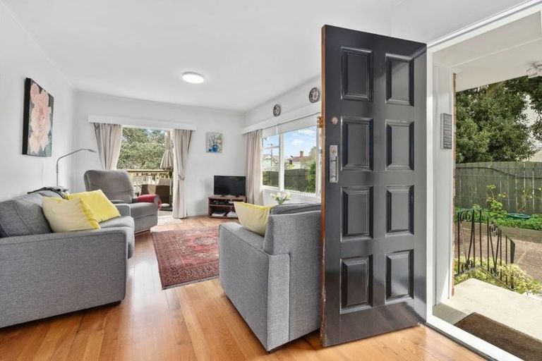 Photo of property in 1/126a Vauxhall Road, Narrow Neck, Auckland, 0624