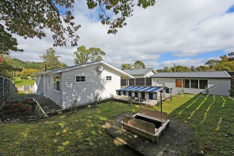 Photo of property in 75 Norana Road, Timberlea, Upper Hutt, 5018