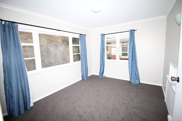 Photo of property in 52 Newlands Road, Newlands, Wellington, 6037