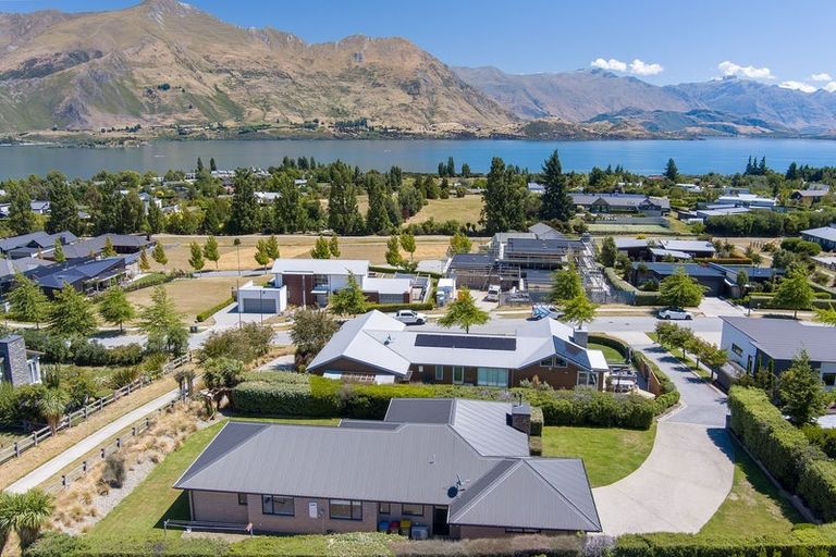 Photo of property in 18 Westview Road, Wanaka, 9305