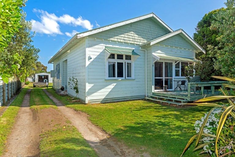 Photo of property in 4 Banks Street, Tolaga Bay, 4077