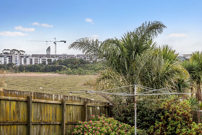 Photo of property in 1/13 Arahia Street, Northcote, Auckland, 0627