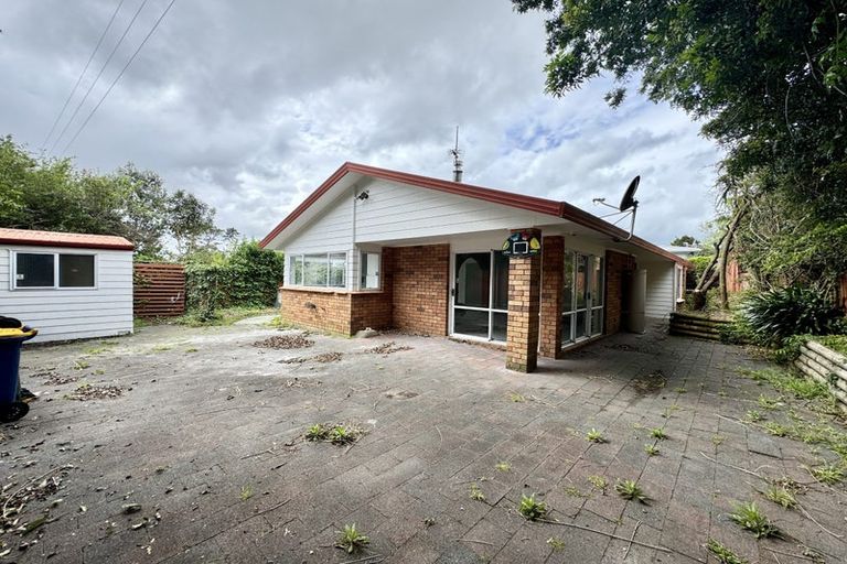 Photo of property in 6 Porter Avenue, Te Atatu South, Auckland, 0610