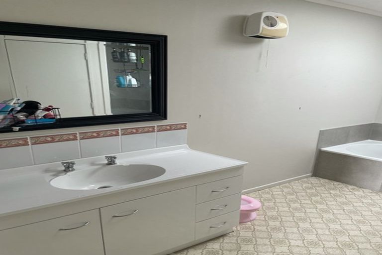 Photo of property in 10a Chilman Street, Strandon, New Plymouth, 4312