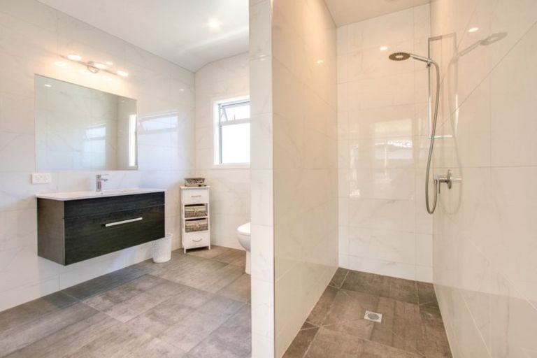 Photo of property in 16 Manganui Place, Te Awa, Napier, 4110