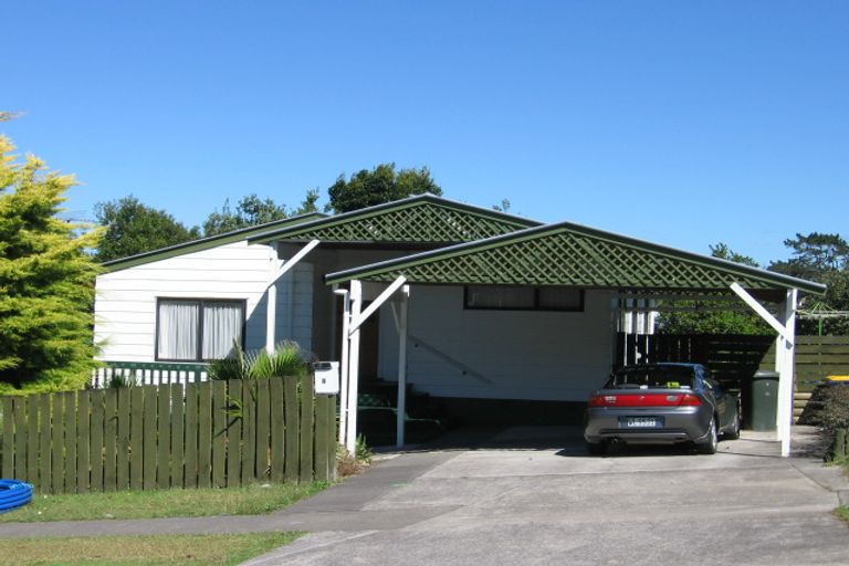 Photo of property in 4 Sumich Place, West Harbour, Auckland, 0618