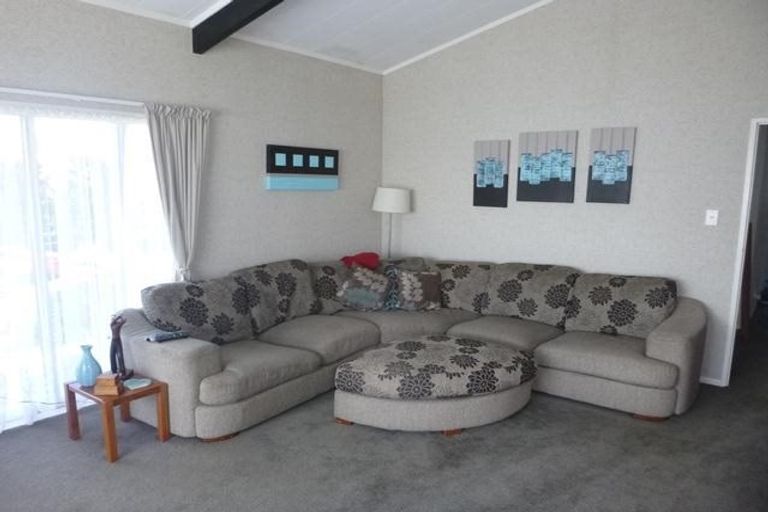 Photo of property in 25 Larchmont Grove, Totara Park, Upper Hutt, 5018