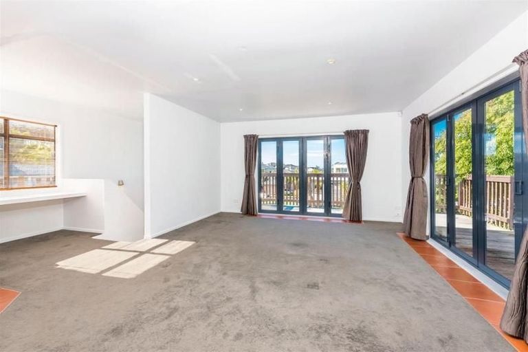 Photo of property in 20a Belleaire Court, West Harbour, Auckland, 0618