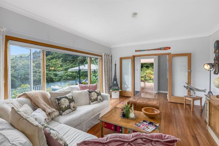 Photo of property in 31 Walter Road, Lowry Bay, Lower Hutt, 5013