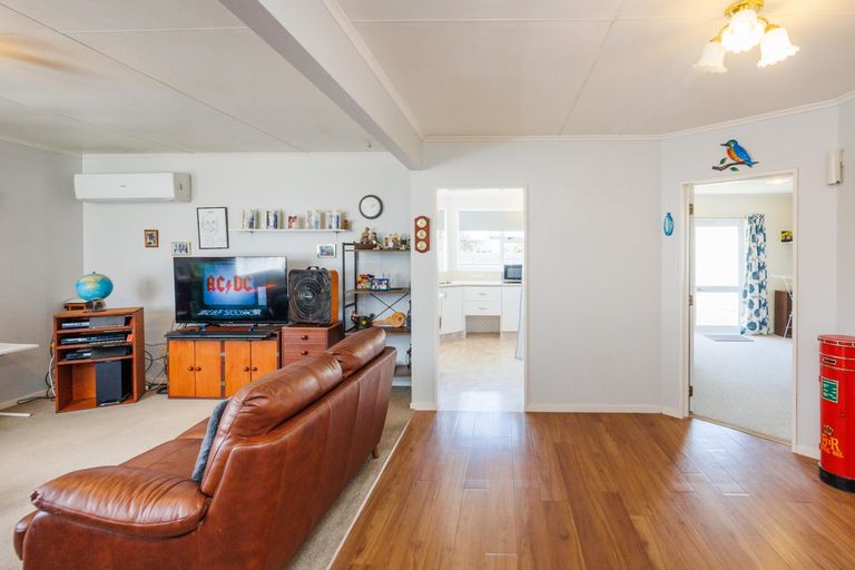 Photo of property in 10 Rennie Avenue, Milson, Palmerston North, 4414