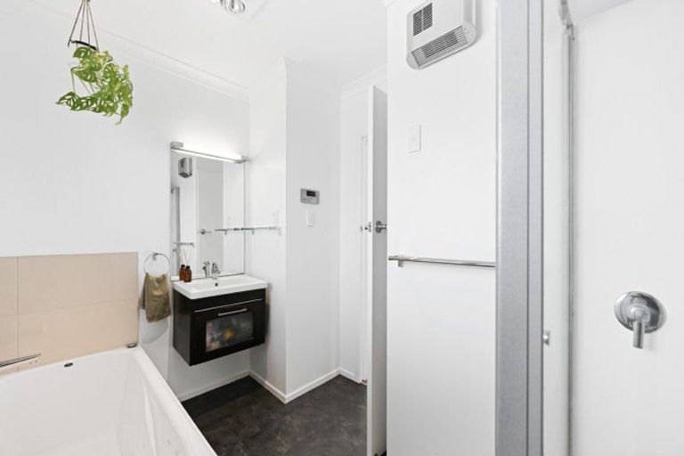 Photo of property in 27 Manapouri Place, Glenview, Hamilton, 3206