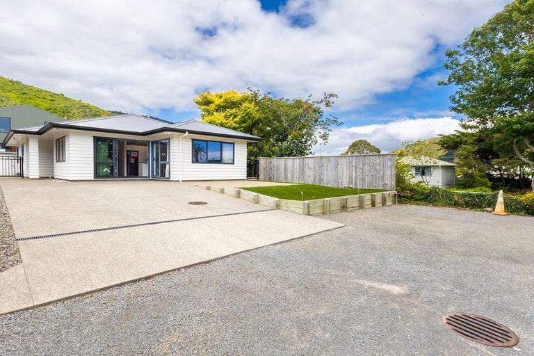 Photo of property in 16a Utauta Street, Waikanae, 5036