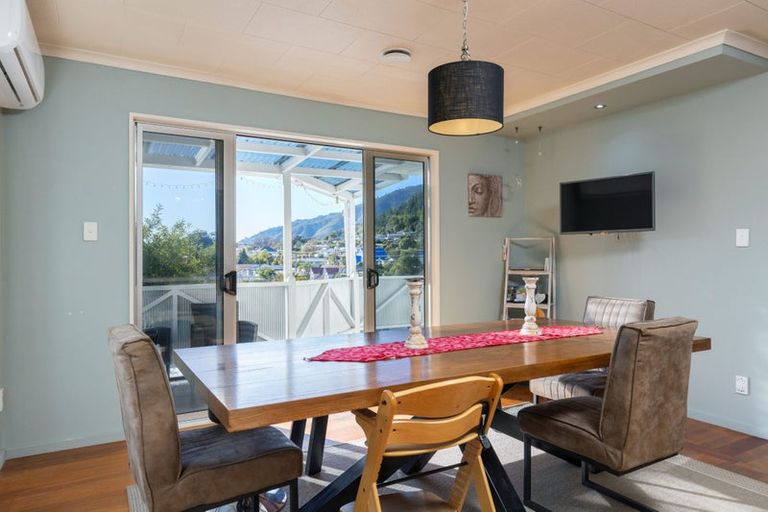 Photo of property in 9 Lincoln Street, Picton, 7220