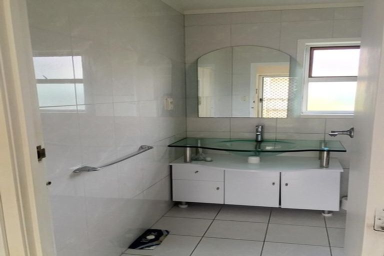 Photo of property in 1/240 Forrest Hill Road, Forrest Hill, Auckland, 0620