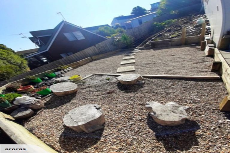 Photo of property in 3/20 Glen Vista Place, Bayview, Auckland, 0629