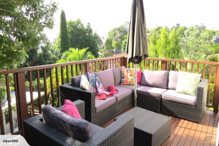 Photo of property in 8 Rosecamp Road, Beach Haven, Auckland, 0626