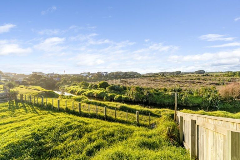 Photo of property in 15 Seagrass Place, Otaki Beach, Otaki, 5512