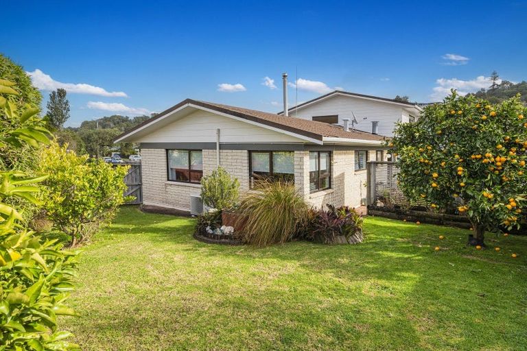 Photo of property in 1 Carr Street, Te Kamo, Whangarei, 0112
