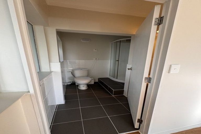 Photo of property in 1/51 Shanaway Rise, Hillcrest, Auckland, 0627