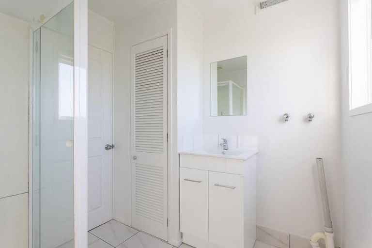 Photo of property in 126 Archibald Road, Kelston, Auckland, 0602