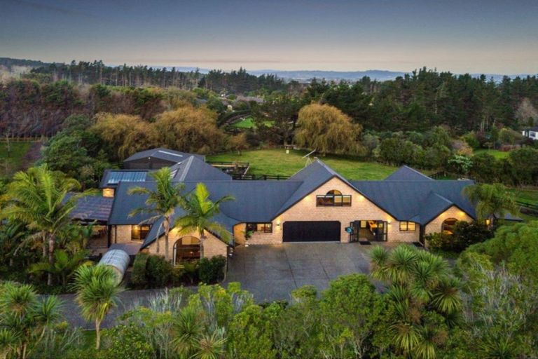 Photo of property in 121 Polo Prince Drive, Totara Park, Manurewa, 2576