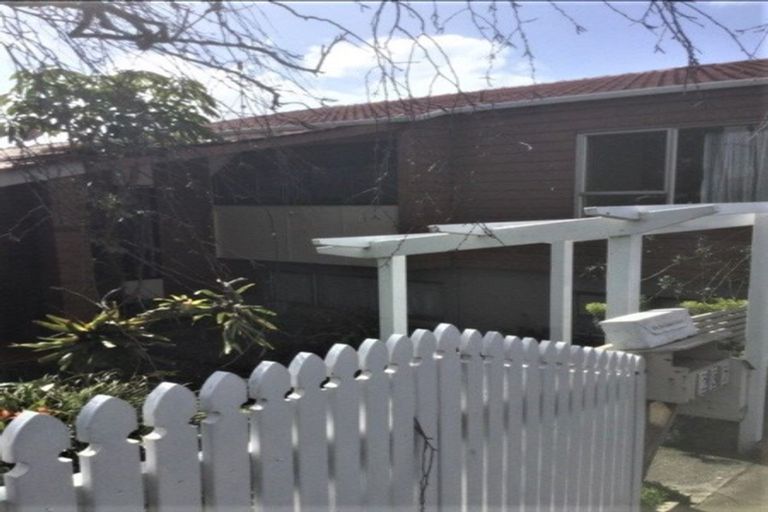 Photo of property in 237 Te Atatu Road, Te Atatu South, Auckland, 0610