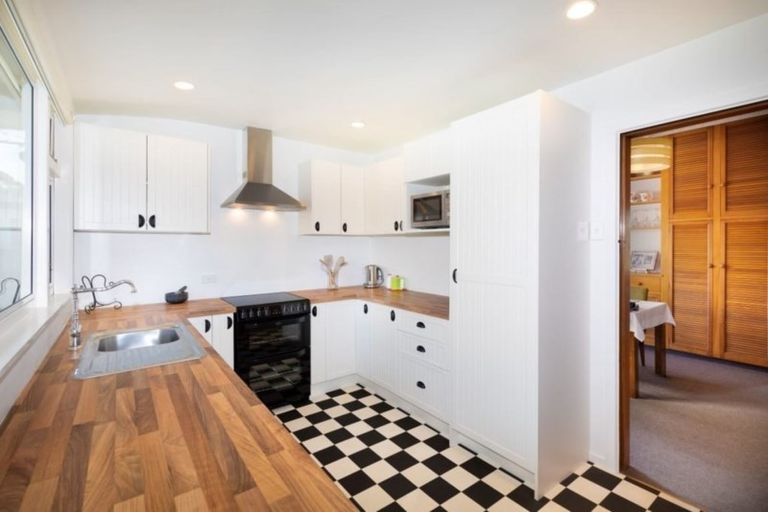 Photo of property in 37 Young Street, Somerfield, Christchurch, 8024