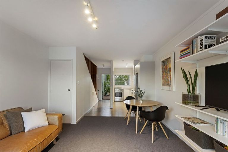 Photo of property in 4/72 Kitchener Road, Milford, Auckland, 0620