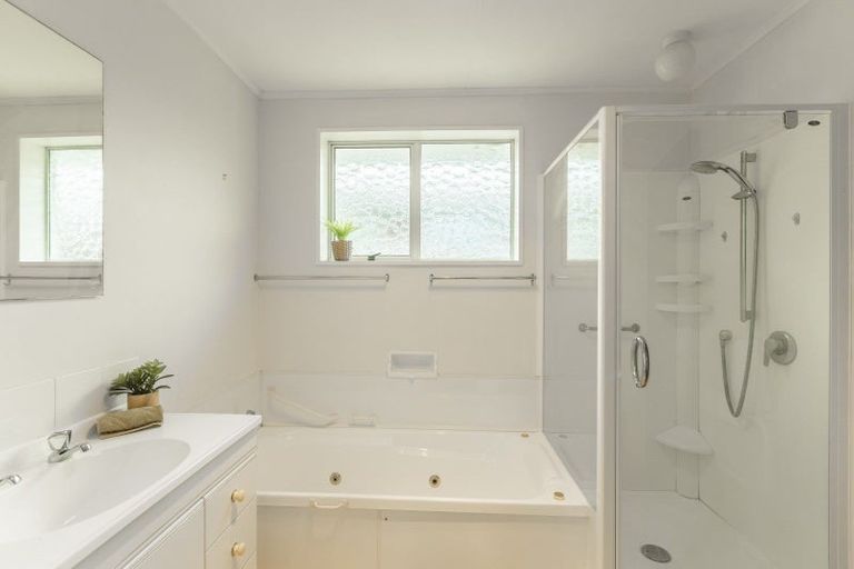 Photo of property in 36 Sylvan Avenue, Waikanae, 5036