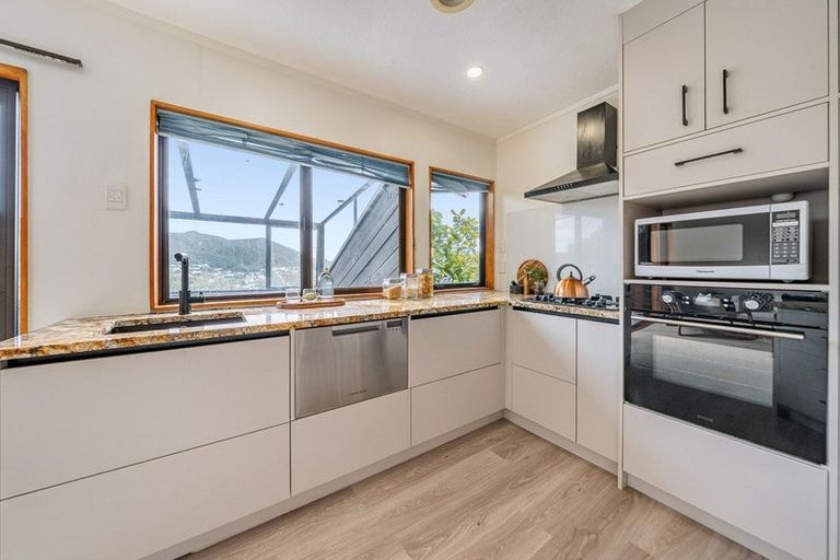 Photo of property in 16a Parklands Drive, Karori, Wellington, 6012