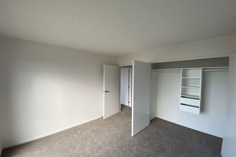 Photo of property in 2/9 Schnapper Rock Road, Greenhithe, Auckland, 0632