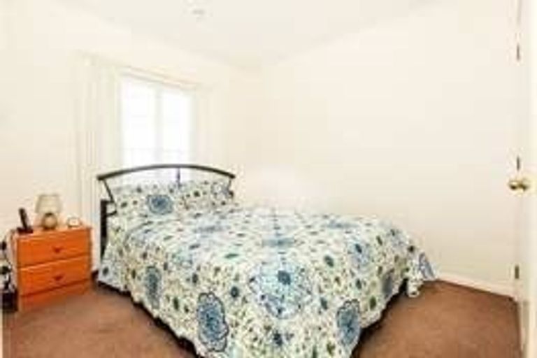 Photo of property in 64 Glenveagh Park Drive, Weymouth, Auckland, 2103