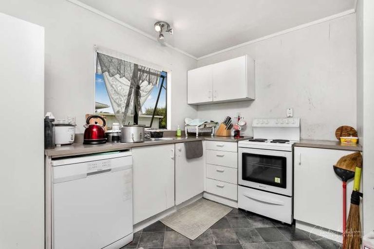 Photo of property in 2/20 Eulogy Place, Randwick Park, Auckland, 2105
