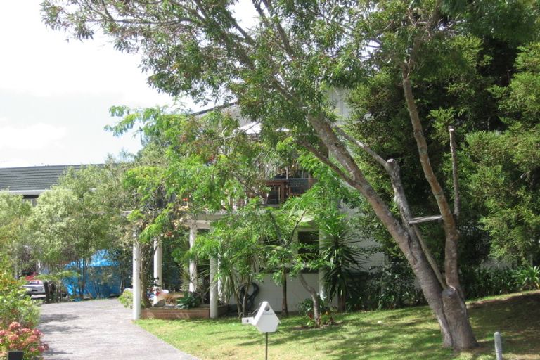 Photo of property in 9 Oruamo Place, Beach Haven, Auckland, 0626