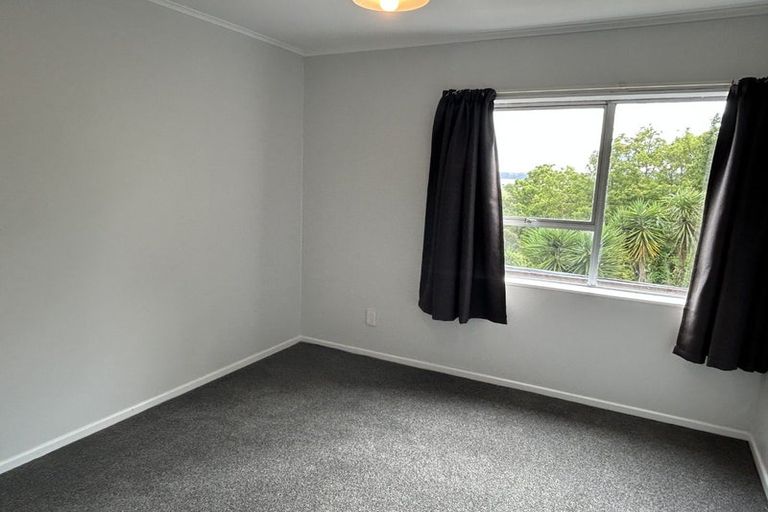 Photo of property in 60 Rewarewa Road, Te Atatu Peninsula, Auckland, 0610