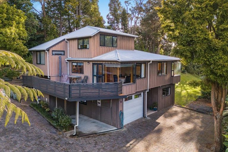 Photo of property in 5 Takapu Street, Henderson, Auckland, 0612