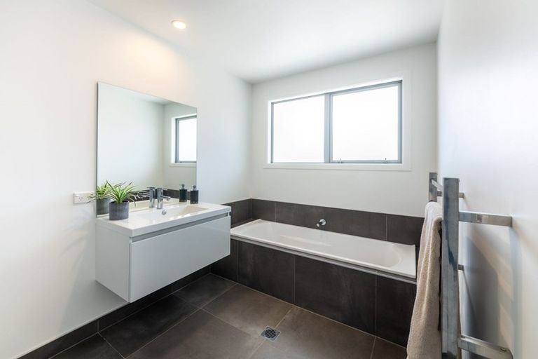 Photo of property in 16 Regent Street, Lower Shotover, Queenstown, 9304