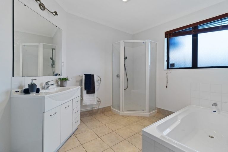 Photo of property in 8 Wakefield Place, Rototuna North, Hamilton, 3210