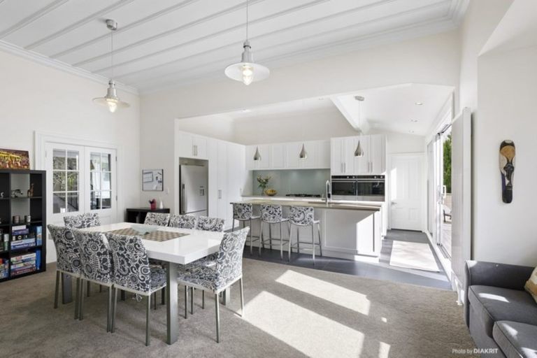 Photo of property in 41 Simla Crescent, Khandallah, Wellington, 6035