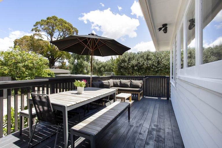 Photo of property in 58 Kervil Avenue, Te Atatu Peninsula, Auckland, 0610