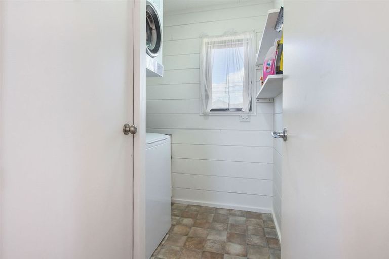 Photo of property in 3 Stella Drive, Clarks Beach, 2122