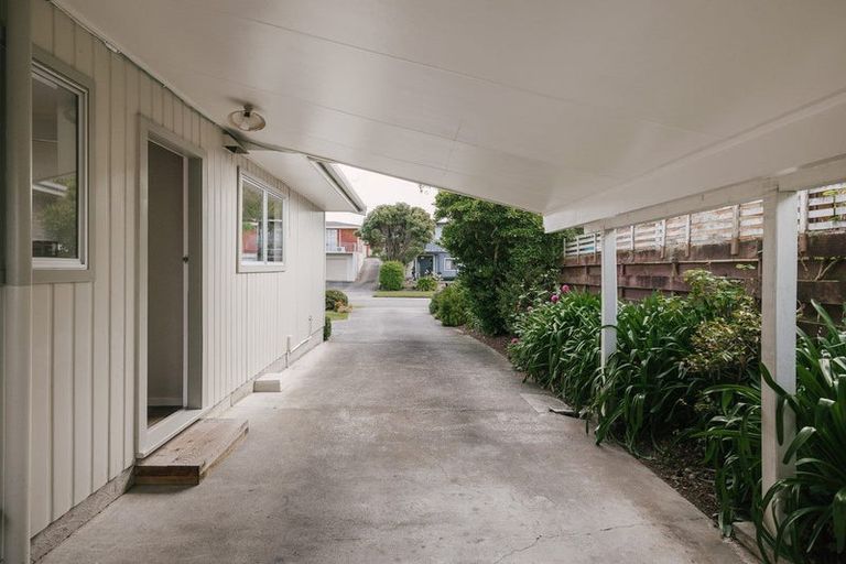 Photo of property in 53 Wikiriwhi Crescent, Awapuni, Palmerston North, 4412